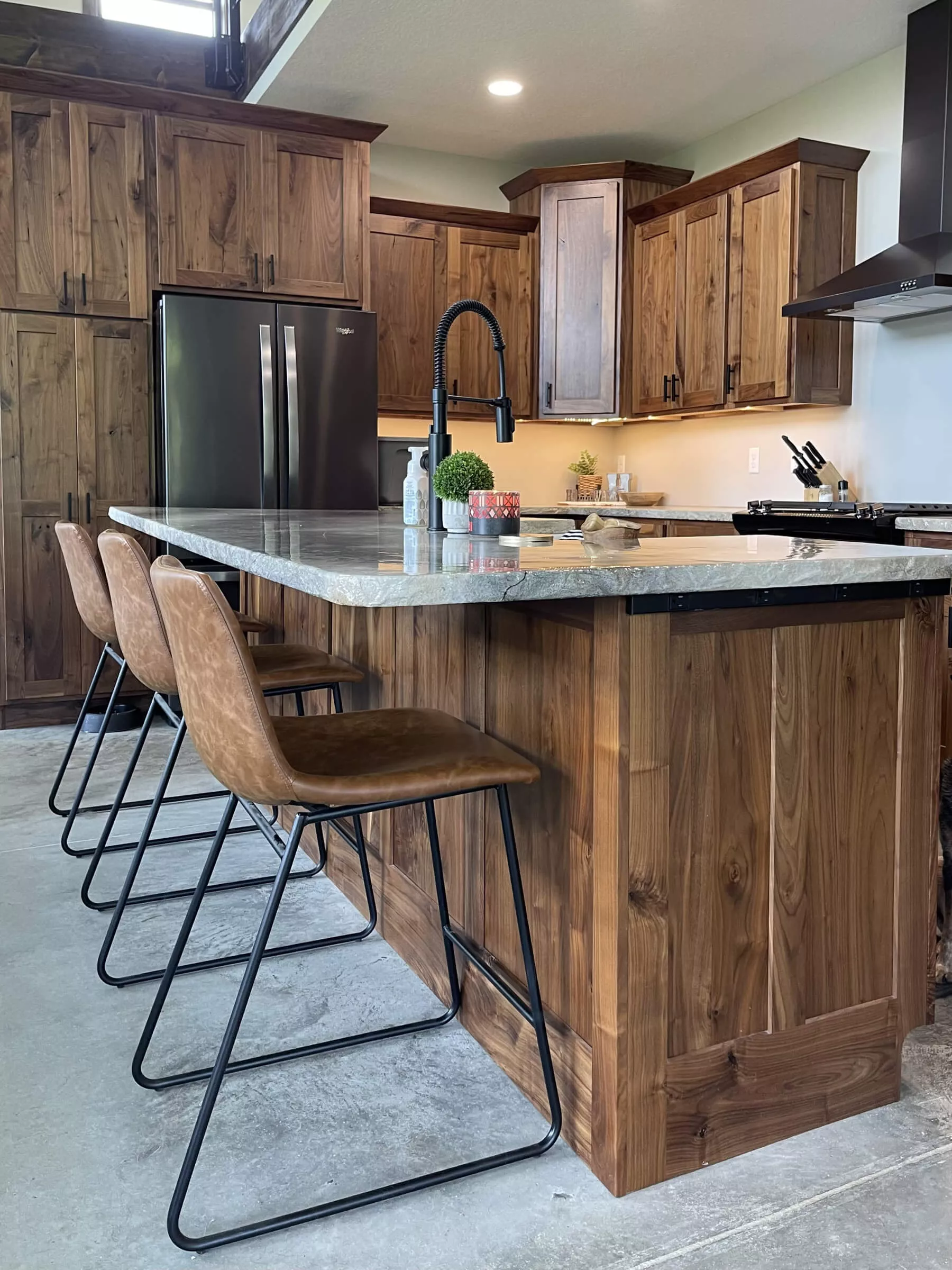 15 World's Most Lavish Penthouses And Your Once In A Lifetime Chance To ... - Industrial Penthouse Apartments With High-End Cabinetry